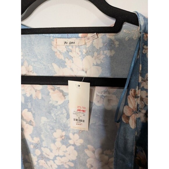 NEW Francesca's Mi Ami Blue Floral Satin Wrap Mini Dress M Cottagecore TRENDY - Picture 2 of 5